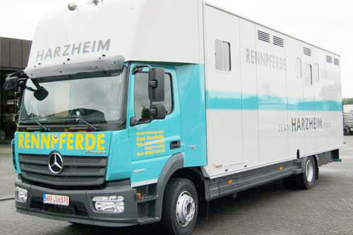 Horse transporter for 6 horses + team room