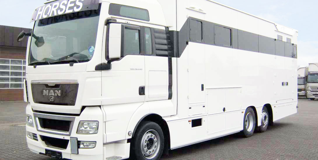 Horse transporter for 3 horses with spacious living area