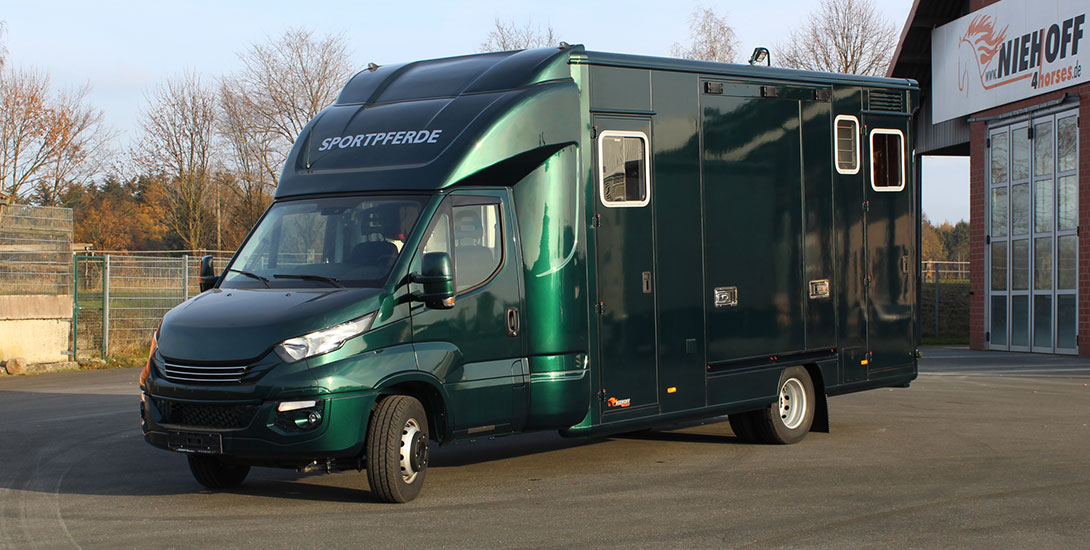 Iveco Daily Horse carrier with 5 seats